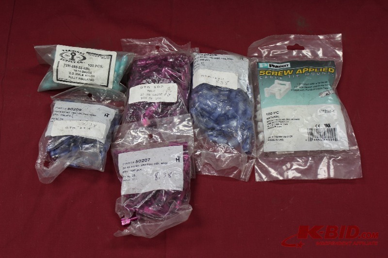 lot 314 image: Lot of Automotive Electrical Connectors
