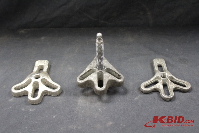 lot 319 image: Steering Wheel Pullers