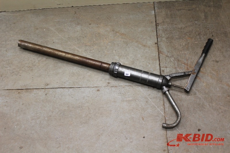 lot 390 image: Oil Pump