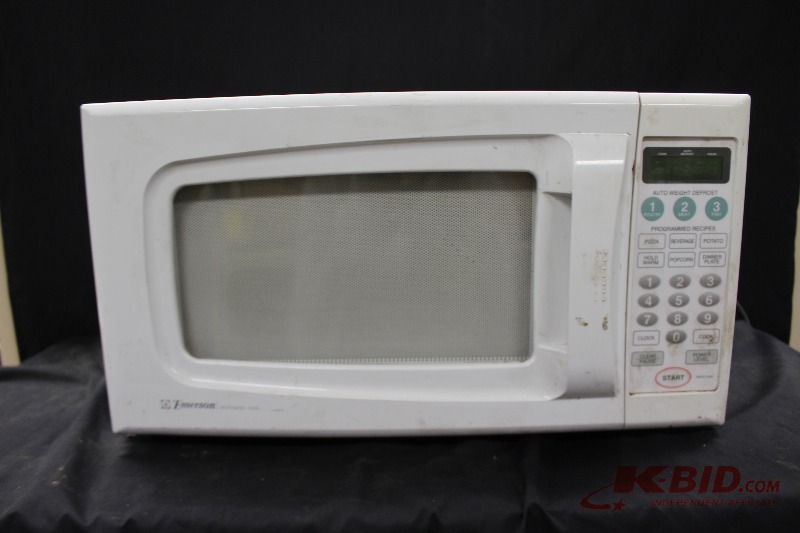 lot 400 image: Microwave