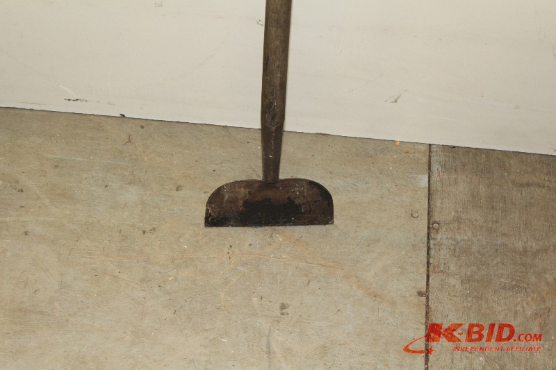 lot 414 image: Ice Scraper