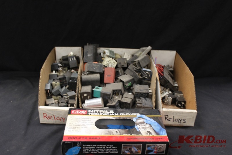 lot 419 image: Relays