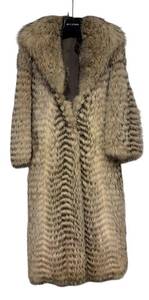 lot 61R image: LL - Vintage Badger Fur Coat
