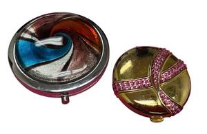 lot 139R image: K - Estee Lauder Lucidity Compact - Pink Ribbon Breast Cancer Awareness and Mirrored Compact