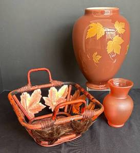 lot 182R image: LR - Two Lovely Vases with Basket