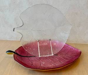 lot 204R image: LR - Leaf-Shaped Glass Platter Set
