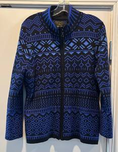 lot 330R image: MB - Icelandic Design Zip Cardigan Size XL