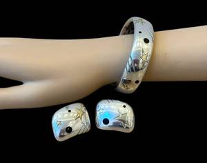 lot 15D image: Michael Bondanza 18K & Sterling Silver Bracelet and Earrings w Black Onyx Inlay