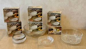 lot 223D image: DR - Arcoroc Fleur 6 Soup Plates & 2 Glass Bowls - Clear Crystal