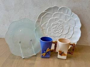 lot 258D image: K - Peggy Turchette for Silvestri Dragonfly Mugs & Plates - Ceramic and Glass