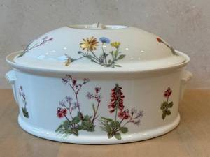 lot 262D image: K - Le Faune Fire-Proof Porcelain Covered Casserole, Made in France