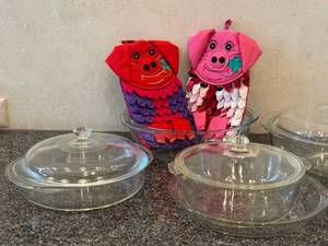 lot 295D image: DR - Pyrex Vintage Glass Dishes - 3-Piece Lidded Bowl Set, Includes 3-Quart Bowl (Chipped Lid)