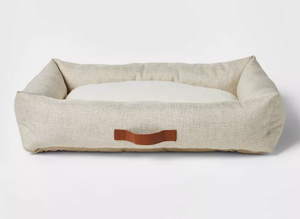 lot 134 image: Boots & Barkley Neutral 4-Sided Bolster Dog Bed - Cream - L 36 Inches (L), 8 Inches (H) x 24 Inches (W)