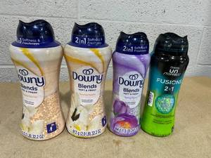 lot 340 image: LOT OF 4 Downy Scent Booster Beads (2 Bottles 32.2oz, 1 Bottle 24.5oz, 1 Bottle 21.1oz)