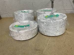 lot 297 image: LOT OF 4 up&up 8.5 Heavy Duty  Paper Plates