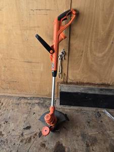 Black & Decker GH900 Electric 14-Inch 6.5-Amp String Trimmer