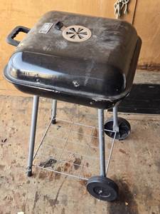 Expert Grill Charcoal Grill with Wheels and Vent - Used
