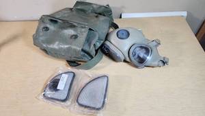 Czech M10M Gas Mask with New Filters and Carry Bag