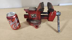 Milwaukee No. 644 Bench Vise