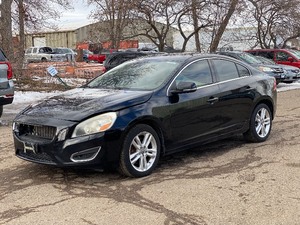 lot 19 image: 2013 VOLVO S60 T5 No Accidents (NO RESERVE)