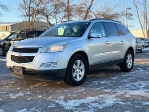lot 13 image: 2011 CHEVROLET TRAVERSE LT w 3rd ROW (NO RESERVE)