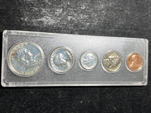 lot 18 image: 1960 US PROOF SET IN HARDCOVER CASE