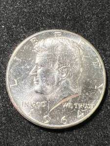 lot 24 image: 1964 US KENNEDY HALF DOLLAR UNC