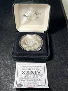 lot 68 image: 1 TROY OZ .999 FINE SILVER ST LOUIS RAMS SUPER BOWL CHAMPS ROUND