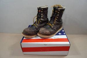 lot 10 image: Thorogood Mens 8 Steel Toe Work Boots - Size 9.5