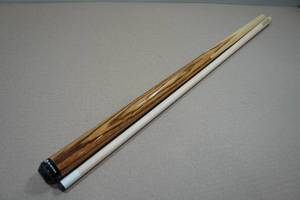 lot 22 image: Players 2-Piece Pool Cue - 20oz