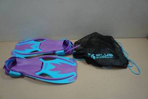 lot 60 image: Cressi Blulove Kids Fins - LXL
