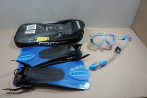 lot 62 image: Cressi Adult Rondine Palau Fin Snorkel Set - Fin Size SM
