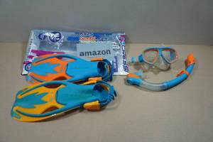 lot 65 image: Cressi Blulove Kids Snorkel Set - Fin Size SM