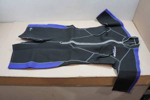 lot 82 image: Cressi Lido Womens 2mm Wetsuit - XXL6 Purple
