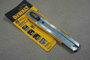 lot 103 image: DeWalt Snap-Off Blade Knife