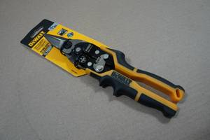 lot 104 image: DeWalt Center Aviation Snips