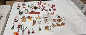 lot 1895 image: Assorted Christmas Ornaments Lot
