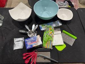 lot 1925 image: Assorted Kitchen & Dining Lot