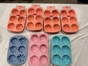 lot 1928 image: Floral Silicone Molds Lot