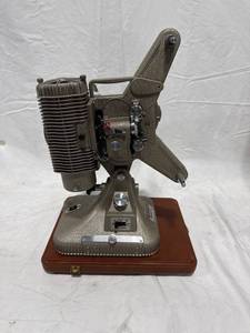 lot 1933 image: Keystone Regal K-109 Projector