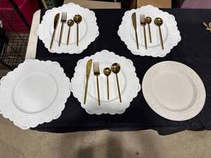 lot 1935 image: Ceramic Plates & Gold Flatware