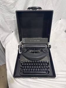 lot 1954 image: Remington Rand Noiseless Typewriter