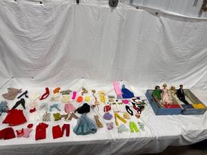 lot 1975 image: Vintage Barbie & Ken Doll Lot