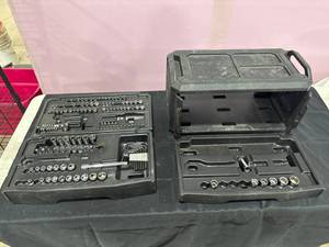 lot 1977 image: Husky Mechanics Tool Set