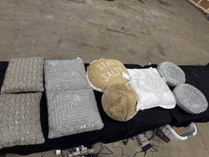 lot 1983 image: Assorted Decorative Throw Pillows