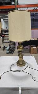 lot 2060 image: Brass Table Lamp