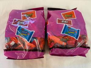 lot 209 image: MM. 2x Party Size Mix of Reeses, KitKat & Jolly Rancher Gummie Minis