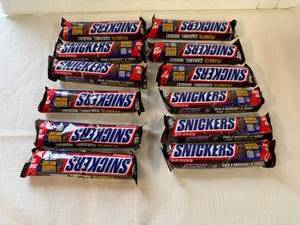 lot 1 image: SSS. 12x Snickers Share Size