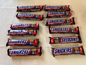lot 4 image: SSS. 12x Snickers Share Size