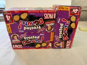 lot 10 image: MM. 3x Little Debbie Frosted Donuts